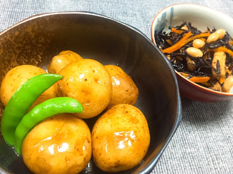 Snapdishの料理写真:新じゃがの甘辛バター醤油&ひじきの煮物♪シンプルな和食|swanさん