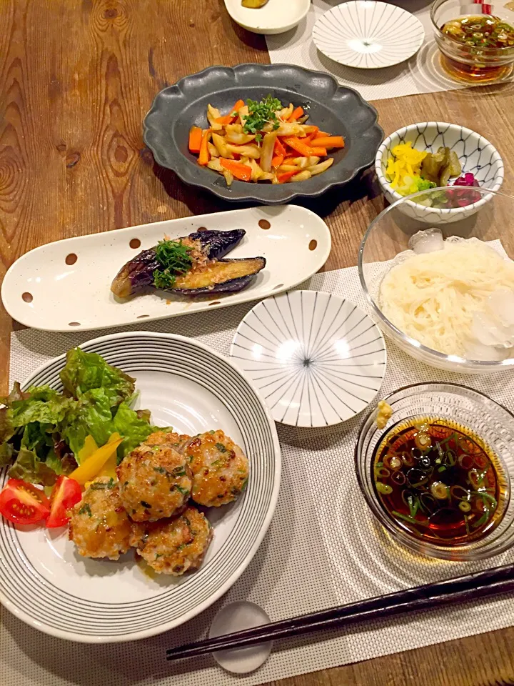 今日の晩御飯✨椎茸の海老ミンチ詰め🍄蓮根とにんじんのきんぴら、茄子のオリーブオイル和風ソテー🍆お素麺、お漬物🍃|まみりんごさん