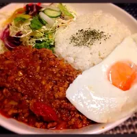 Snapdishの料理写真:スパイスでヒーっと辛い💥トマトベースのキーマカレー|海貍ちゃんさん