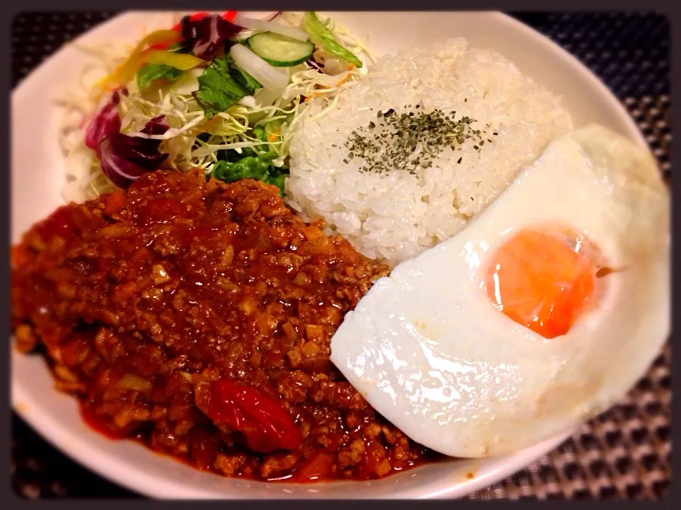 スパイスでヒーっと辛い💥トマトベースのキーマカレー|海貍ちゃんさん