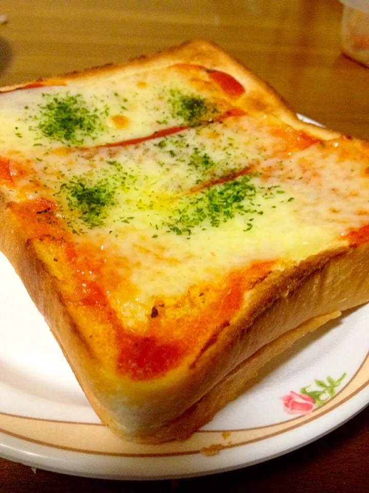 ピザ🍕トースト🎵パセリじゃないよ、アオサだよ。|まいりさん