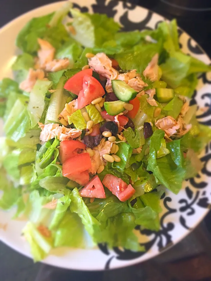 Greek salad with Salmon|Geri Wardさん