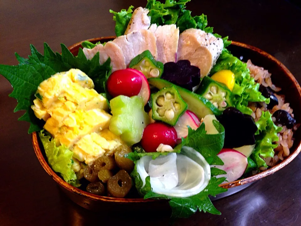 今日の私のお弁当🎵シローさんの料理 豚ヘレコンフィ “一食分の袋コンフィ レシピ”豚肩ロースで♪( ´▽｀)サラダ仕立て|とんちんさん