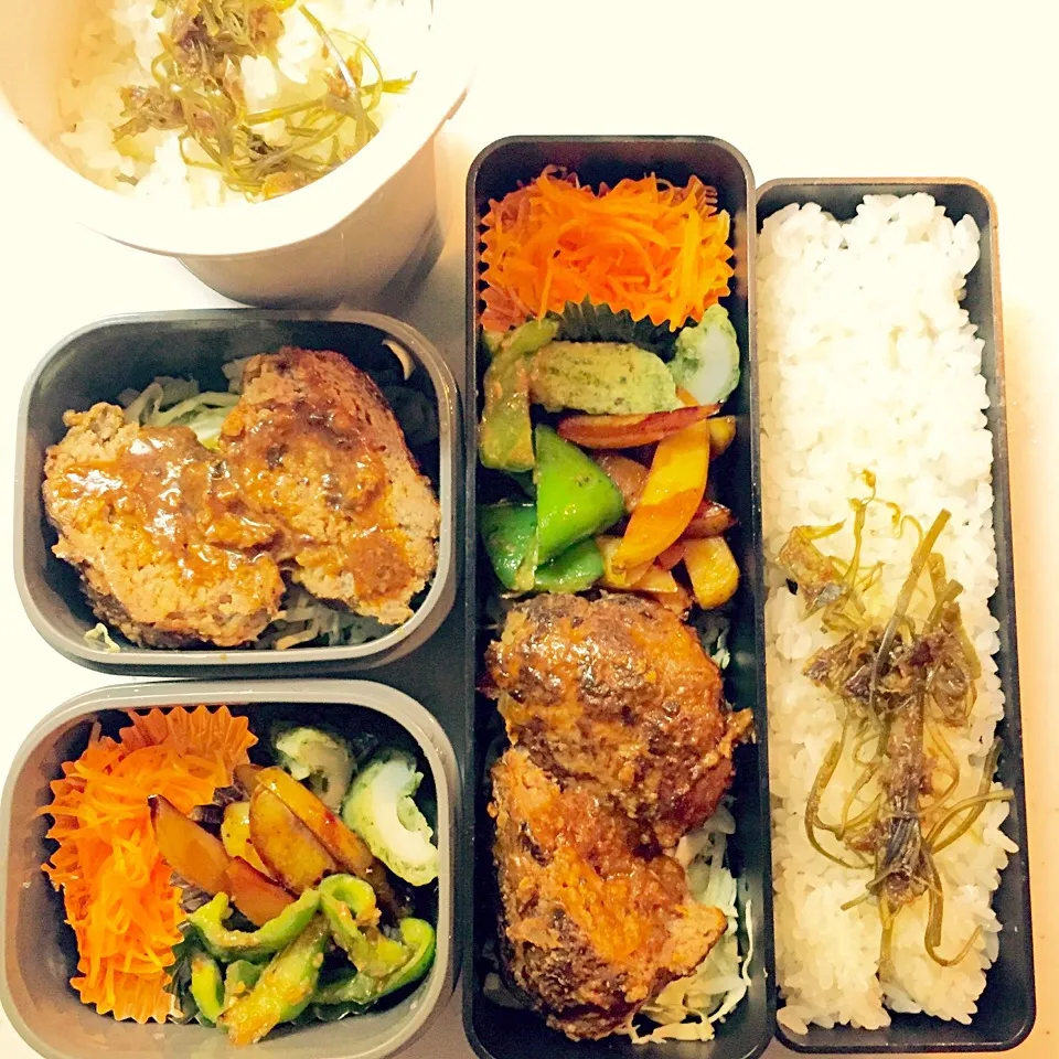 Snapdishの料理写真:お弁当5/25 ハンバーグ、ピーマンの味噌炒め、ジャガイモのキンピラ、人参サラダ|きささん