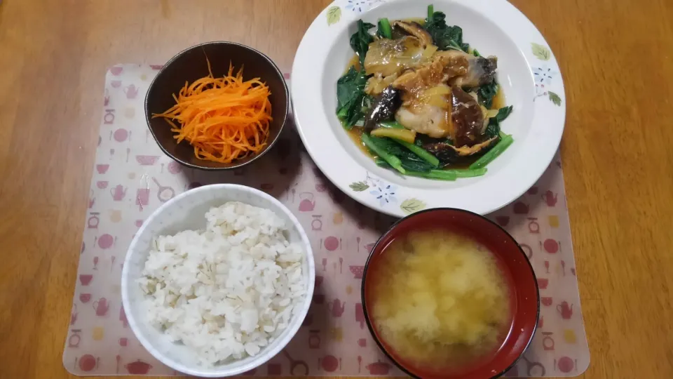 5月２3日　たらと青菜の中華あん　にんじんの和風サラダ　お味噌汁|いもこ。さん