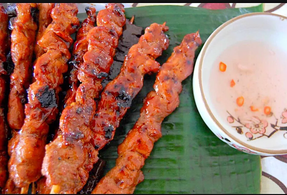 Filipino BBQ pork stick with garlic chili vinegar sauce|🌺IAnneさん