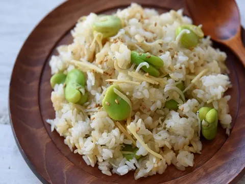 Snapdishの料理写真:しらすとそら豆の混ぜご飯|ヤマサ醤油公式アカウントさん