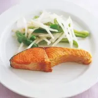 高城 順子さんの[焼き塩ざけ＋もやしとピーマンのソテー]|みんなのきょうの料理さん