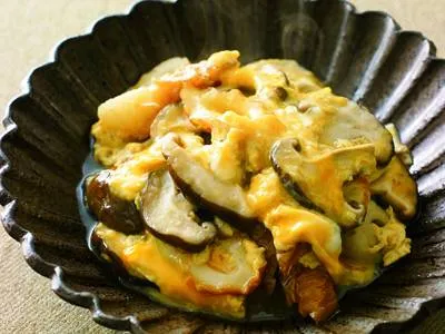 大庭 英子さんの[しいたけとちくわの卵とじ]|みんなのきょうの料理さん