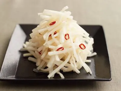 きじま りゅうたさんの[大根の皮のにんにく甘酢漬け]|みんなのきょうの料理さん