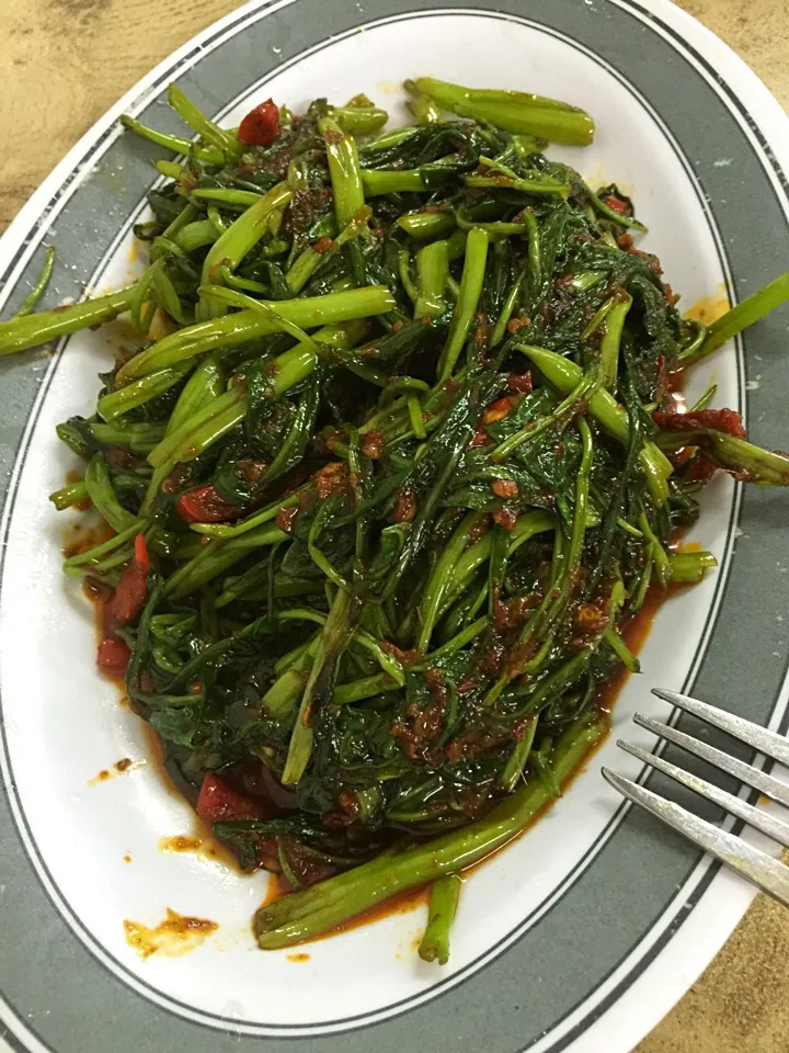 Snapdishの料理写真:kangkung fried
belacan|tracy bongさん