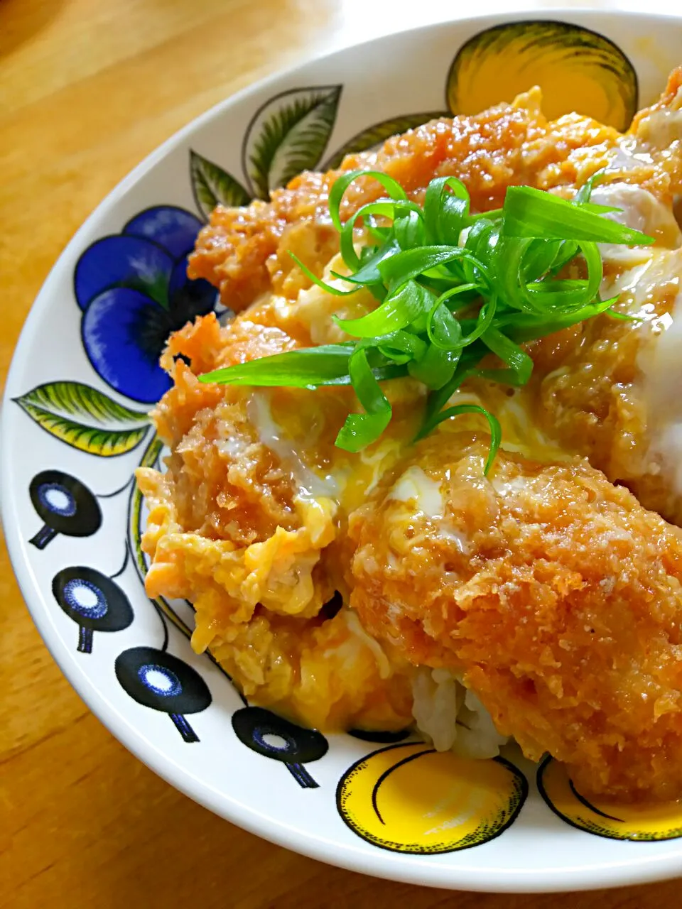 Snapdishの料理写真:カキフライの卵とじ丼|徳之島トトロンヌさん