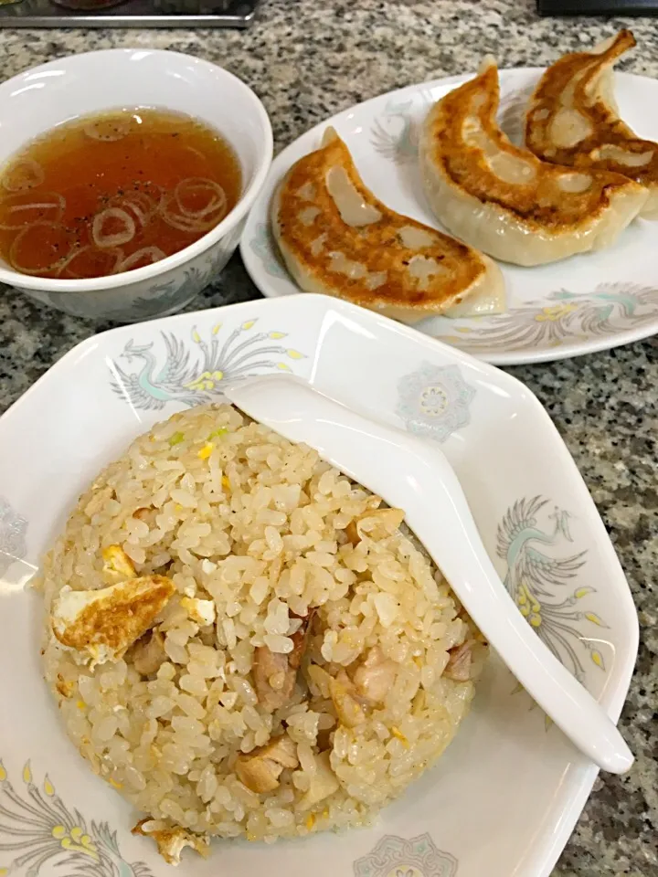 珍来のチャーハンと餃子🍴|しろこ🐾໊さん