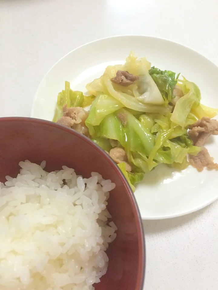 キャベツと豚肉の煮物|LOUPEのオフィスごはんさん