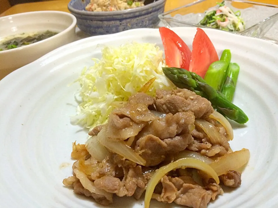 ボンバーさんの料理 焼肉のたれ💕 を使って豚肩ロースと新たまねぎの焼肉～🎵|みきおさん