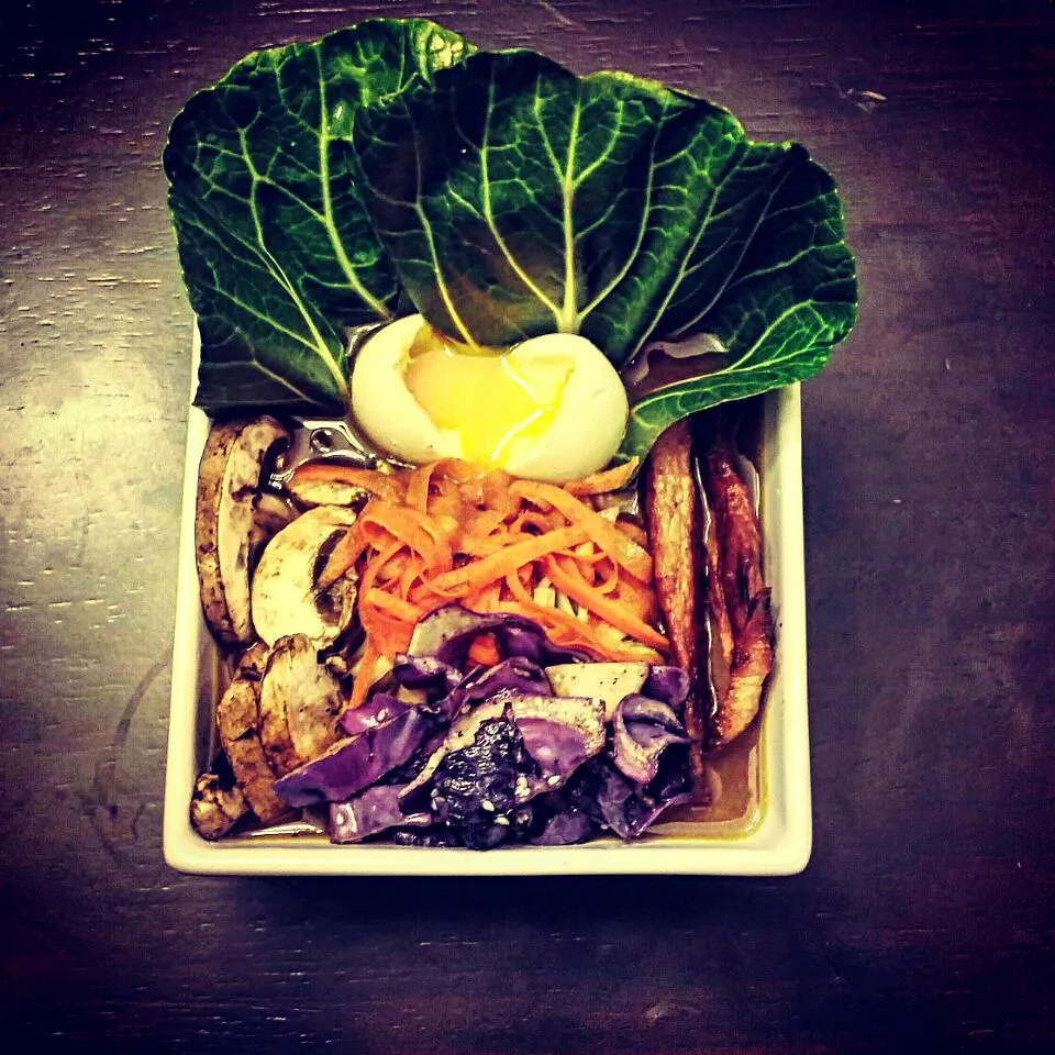 Pork Belly Udon w/ Bok Choy, Sesame/Ginger Red Russian Cabbage, Carrot Strings, Baby Bellas, & a Soft Boiled Egg in a Japanese Quick Broth|Chef Cam Wolfeさん