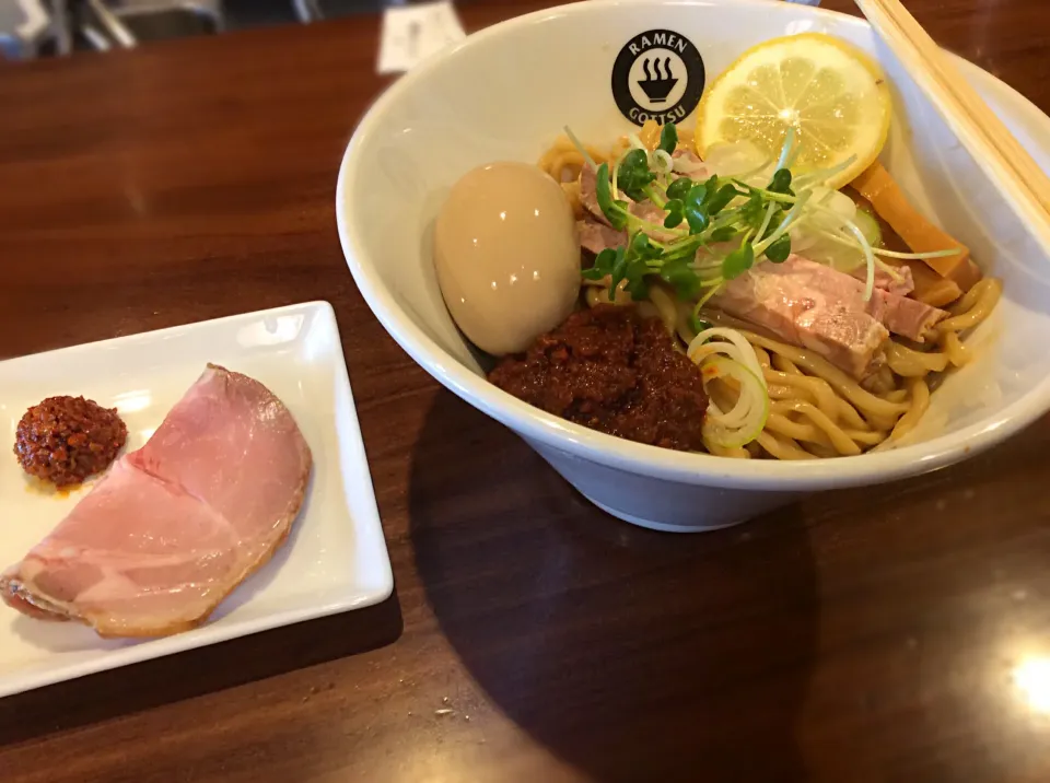 Snapdishの料理写真:練馬「ラーメンGOTTSU」さんの特製燻製ラーメン🍜😋|アライさんさん