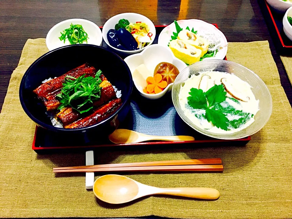 うな丼、う巻き、茶碗蒸し(^^)
今日の夜ご飯^o^|るみさん