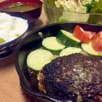 Snapdishの料理写真:ポークハンバーグ
豆ご飯|sunoさん