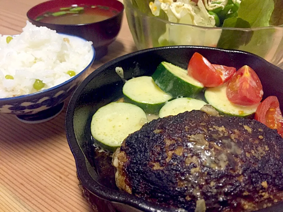 Snapdishの料理写真:ポークハンバーグ
豆ご飯|sunoさん