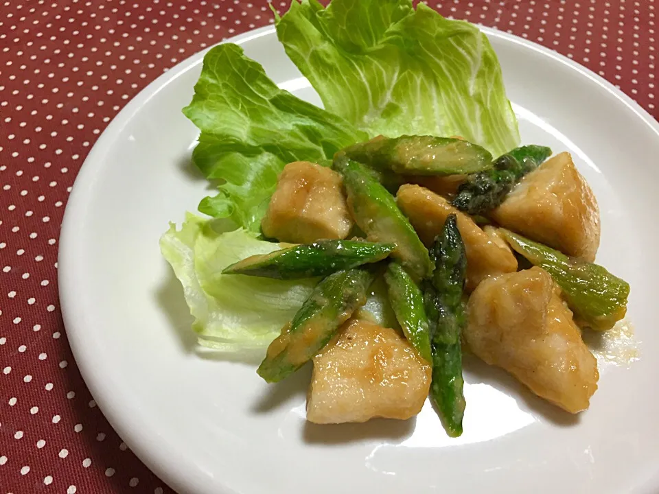 アスパラと鶏胸の味噌炒め|ひなたさん