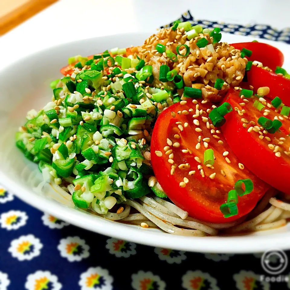 オクラと納豆のネバネバピリ辛冷麺|にこりんさん