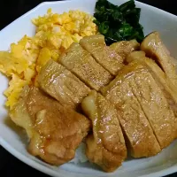 Snapdishの料理写真:豚ロース丼|つぐみさん