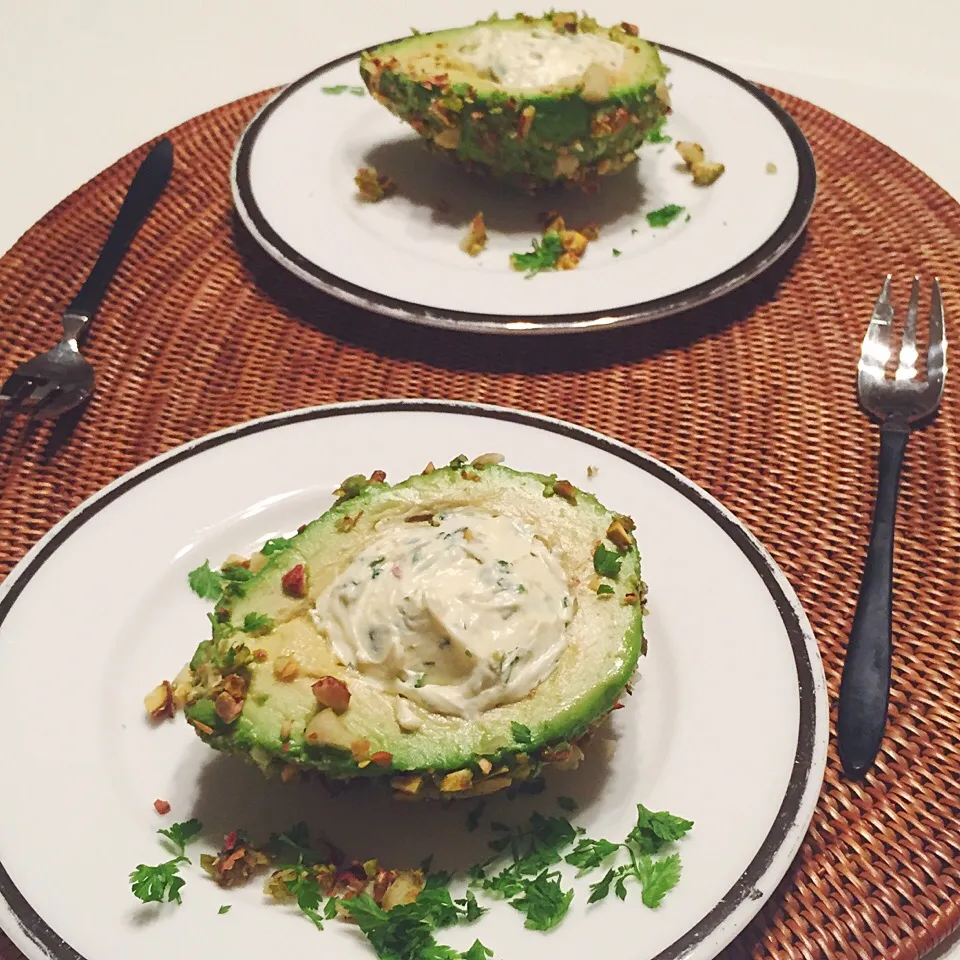 Snapdishの料理写真:Rick's Stuffed avocado with herbed cheese, coated with nuts|麻紀子さん