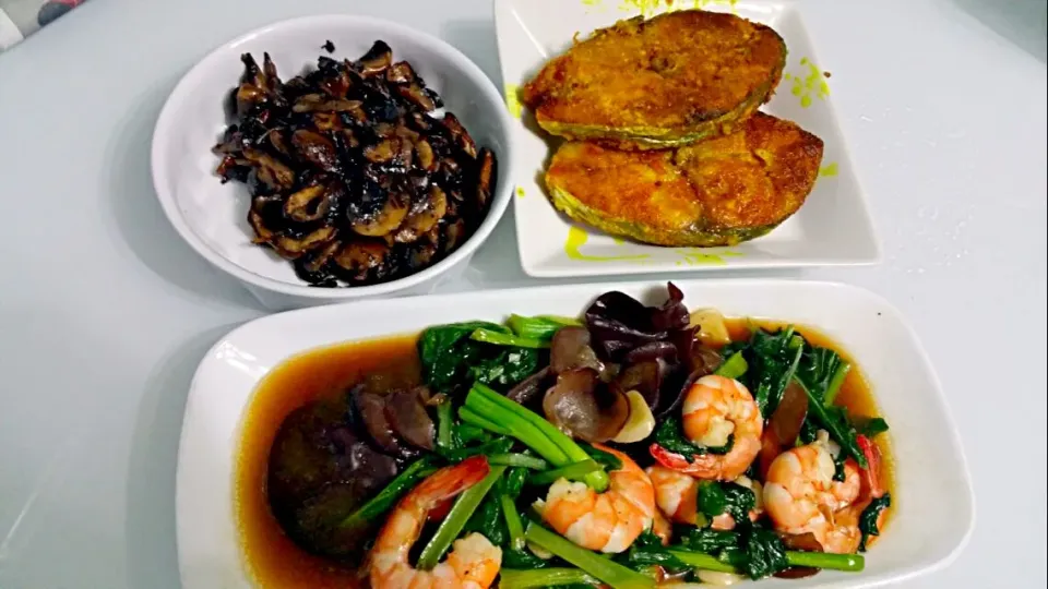 sautéed mushroom😉crispy tumeric batang😉stir fry veg with black fungus & prawns|🌷lynnlicious🌷さん