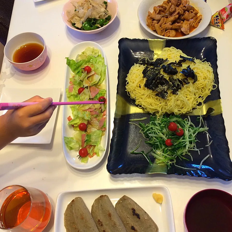 ❁冷やしつけ麺
❀ピーマンの焼きびたし
✿黒はんぺん
✾もつ味噌焼き
❀レタスとハムの炒めサラダ

2016/05/26|ちび太さん