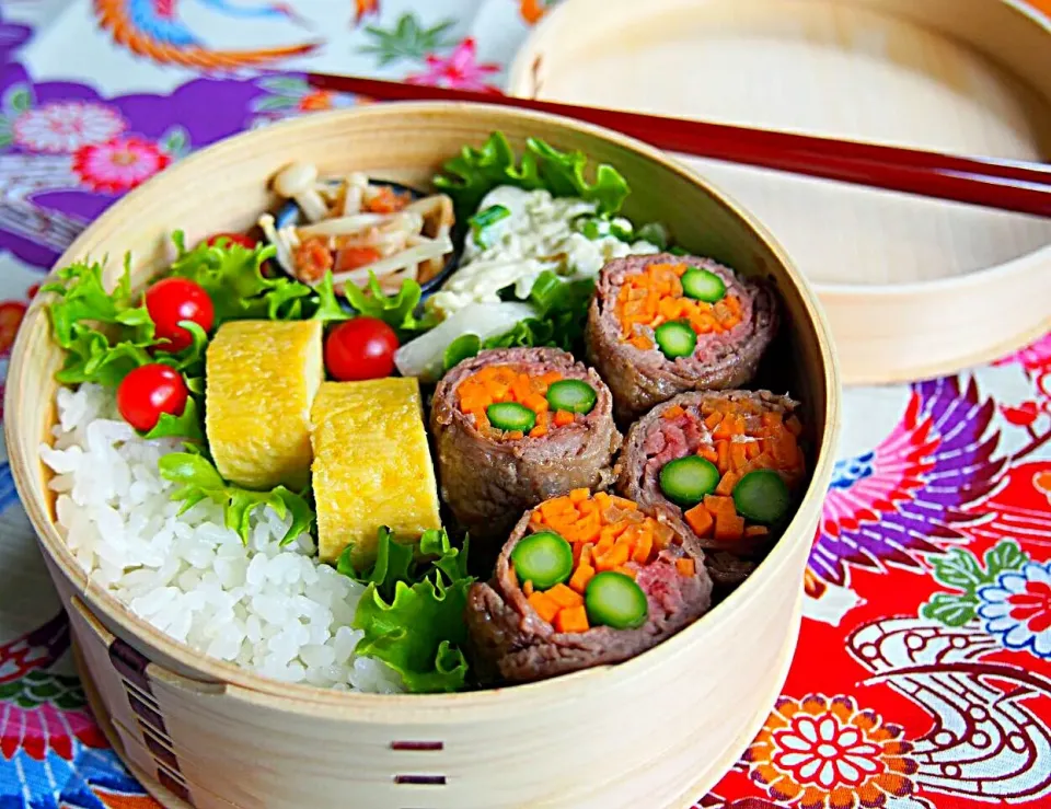 お弁当☀

つくりおきで  痩せ弁当
ダイエット弁当

⭐牛肉の野菜巻き  (アスパラ  にんじん)
⭐ほたてとかぶのわさびサラダ
⭐えのきの梅おかか和え
⭐卵焼き|mika78さん