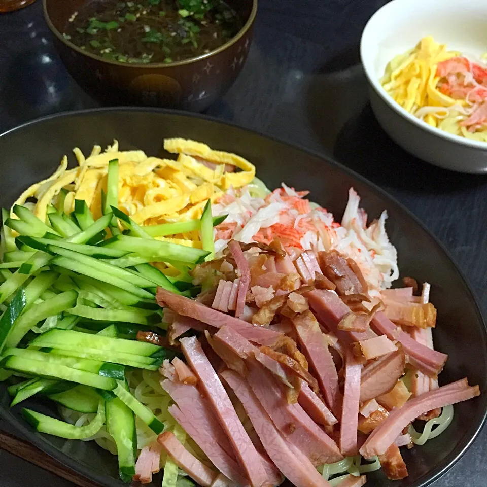 今日の晩ご飯は、冷やし中華、もずくスープ。|ゆえさん