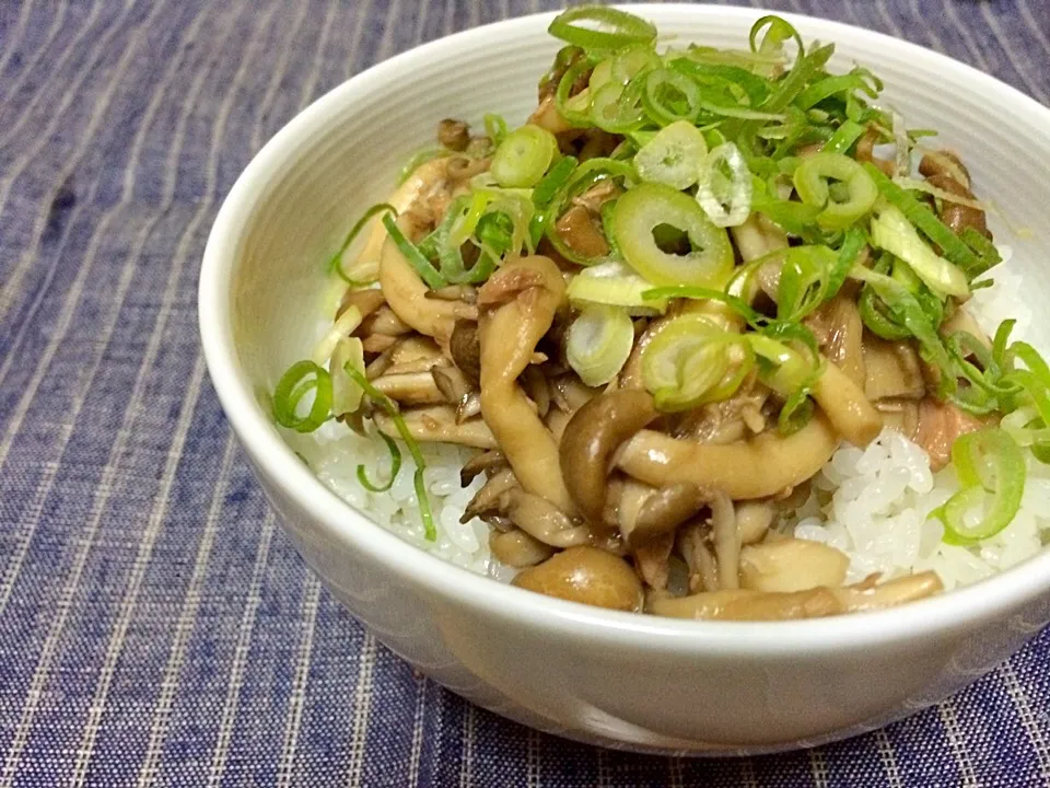 Snapdishの料理写真:ツナときのこのバターポン酢丼|ハルさん