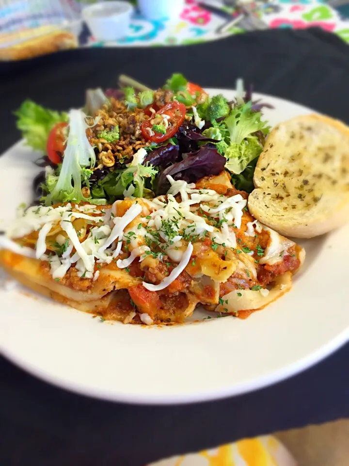 Lasagna and salad|Jennifer Smithさん