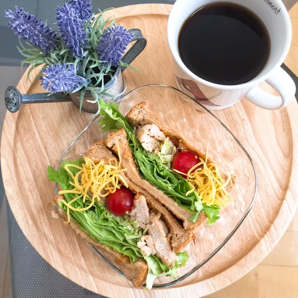 Snapdishの料理写真:5/27❤︎マスタードチキンと野菜❤︎こんがりトーストサンドイッチ|Makinsさん