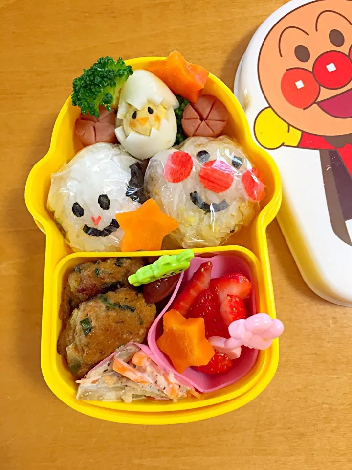 2歳の娘に遠足用のお弁当。本番編。友人ママからの助言を参考に食べやすいおにぎりに変更！|makiko_ttyさん