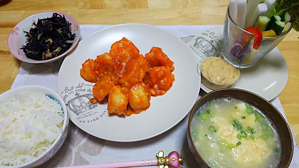 エビチリ
野菜スティック
ひじきの煮物
卵スープ
ご飯
#夜ご飯
#ボッチ飯|めぐさん