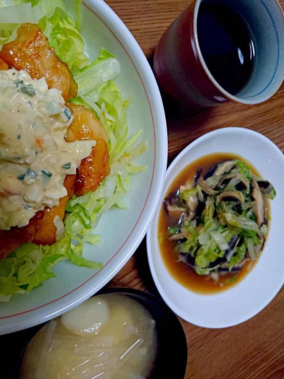 ・チキン南蛮丼
・レタスと椎茸のサッと炒め
・大根の味噌汁|ようかんさん