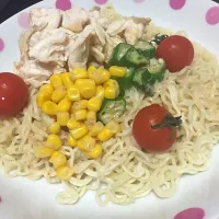 Snapdishの料理写真:インスタントラーメンの麺で即席冷やし中華♡♡|Kさん