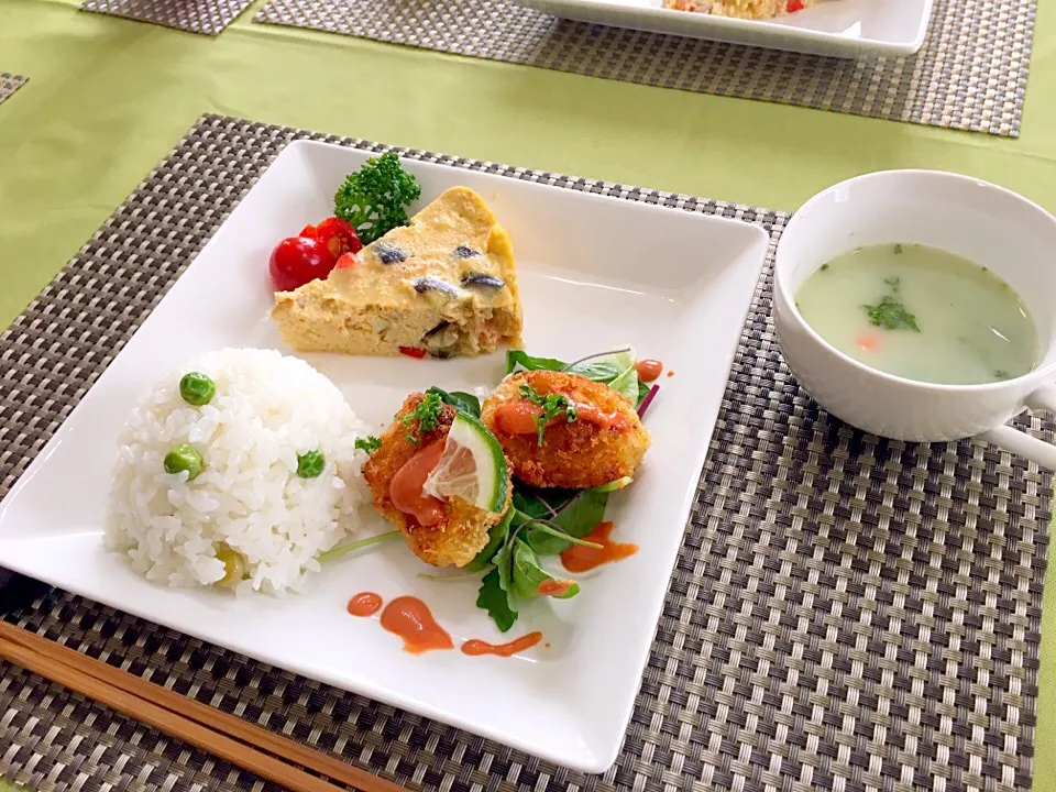 豆御飯
オープンオムレツ
タンドリーチキン
海老のサラダ冷製スープ|Atelier de cuisine🍴さん