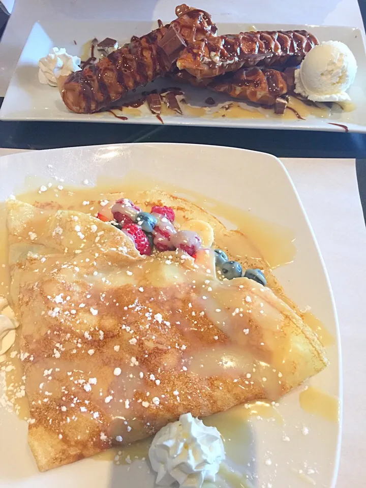 Snapdishの料理写真:Crêpe and waffles😊|prinSjさん