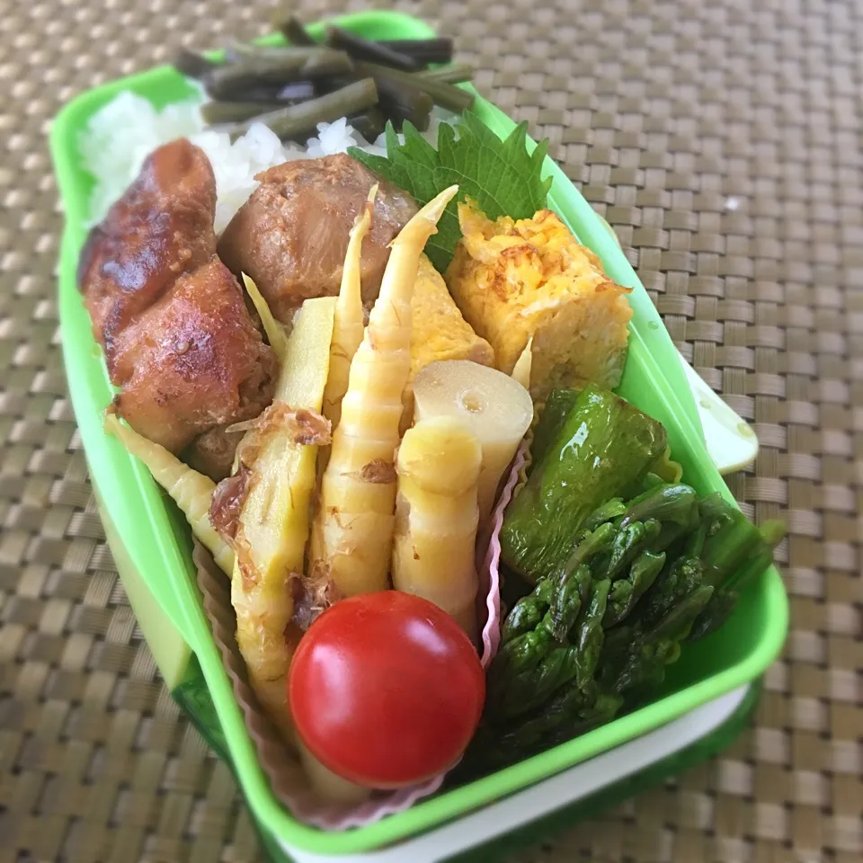 今日の若旦那弁当〜(*'ω'*)
昨日採ってきた姫竹かか煮
無人販売のアスパラ〜♬
液塩こうじ使ったよー(≧∀≦)ﾉ|renharuruさん