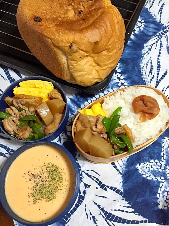 金曜日の2人お弁当(´>∀<｀)ゝ))AND朝焼き黒糖ぶどうパン🍞|さくたえさん