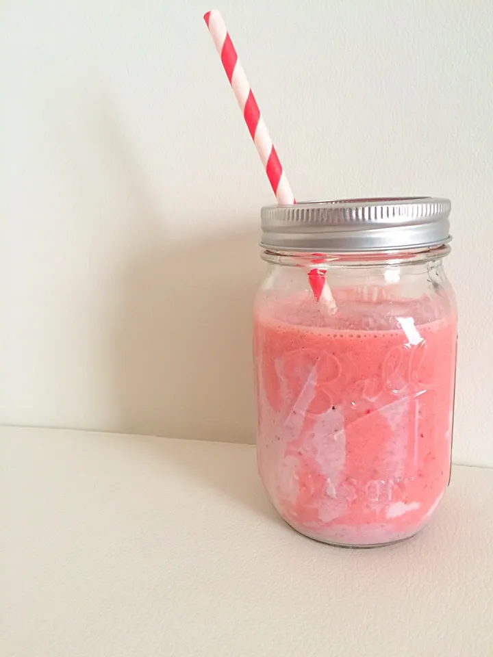 strawberry＋Yoghurt＋milk＋oligosaccharide＋condensed milk＝healthysmoothie🍓|Jessy♡さん