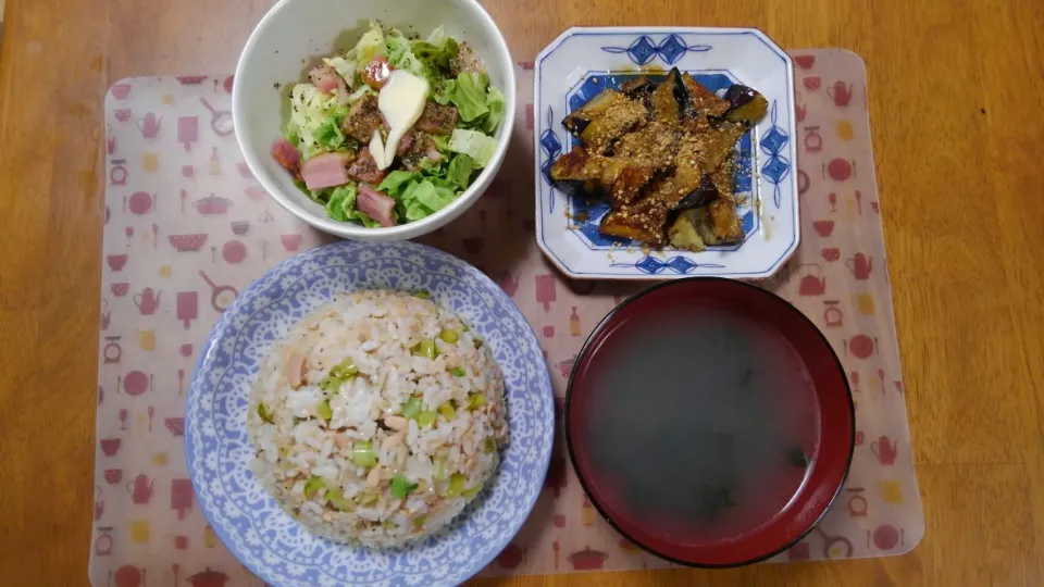 5月２６日　ツナと大根の葉の炒飯　キャベツとベーコンのホットサラダ　なすのうまいうまい焼きわかめスープ|いもこ。さん