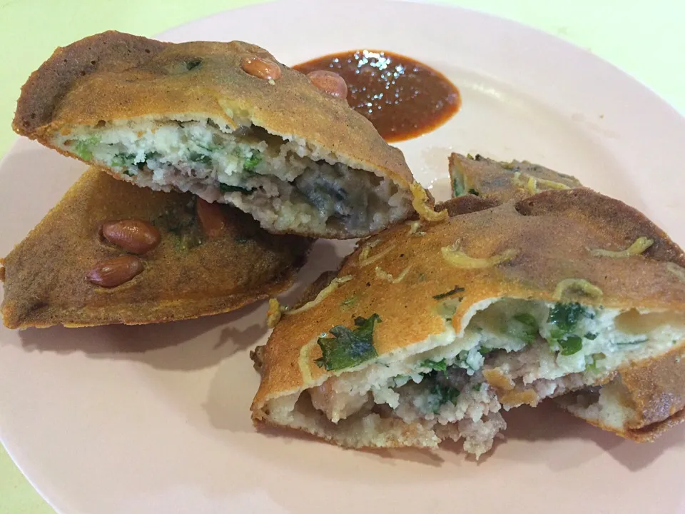 Fried oyster cake @ Jalan bersih food centre|Ong Sor Fernさん