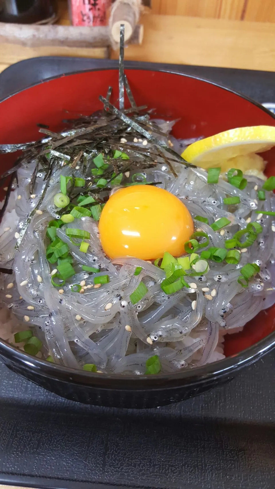 Snapdishの料理写真:大洗漁港で食べた　絶品　生しらす丼‼|クッキングオヤジさん