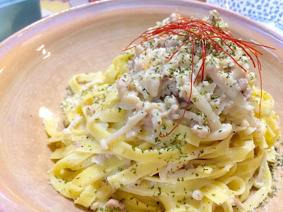 今日のパパパスタ【鶏ひき肉とエノキのクリームフェットチーネ】|不動南平さん