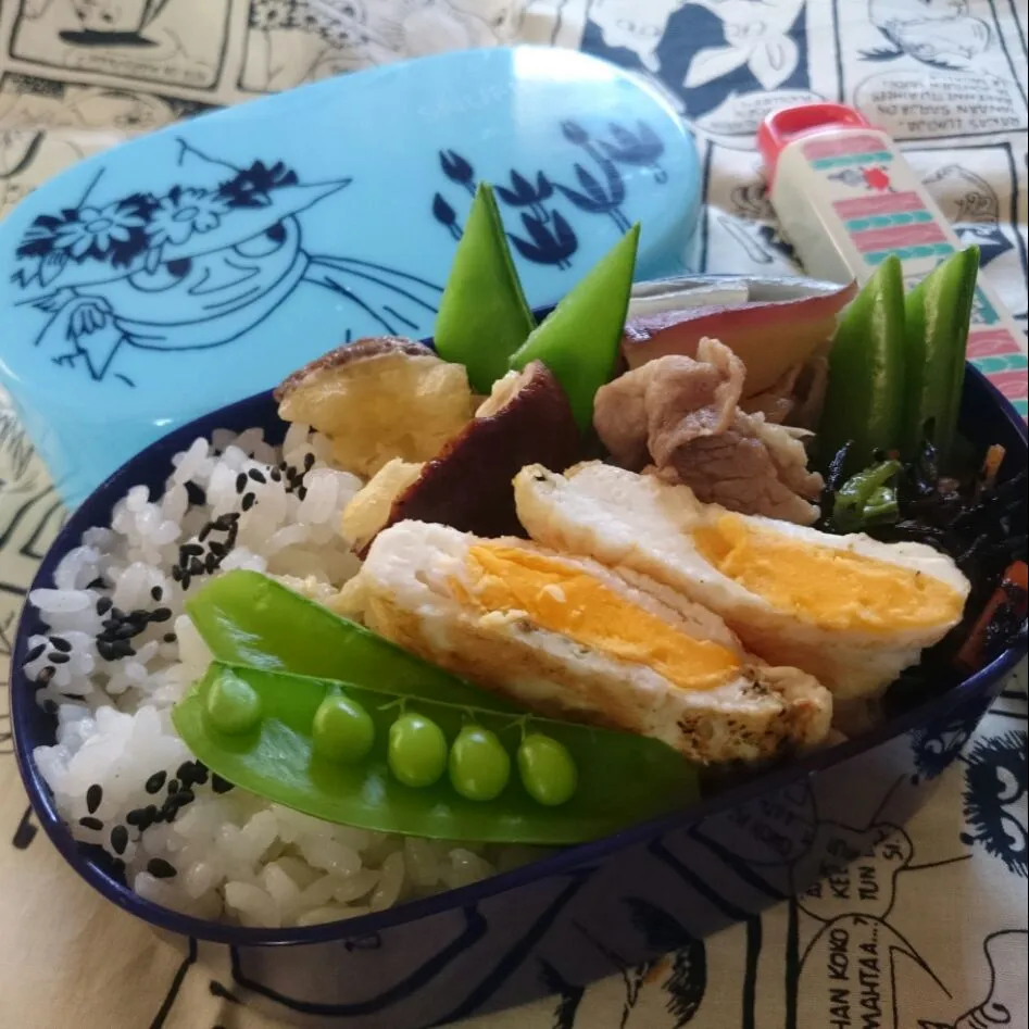 お弁当
ごまごはん、椎茸のゆず胡椒チーズ焼き、ひじきの煮物、肉さつま、ぺたんこ目玉焼き、スナップえんどう|さっちんさん