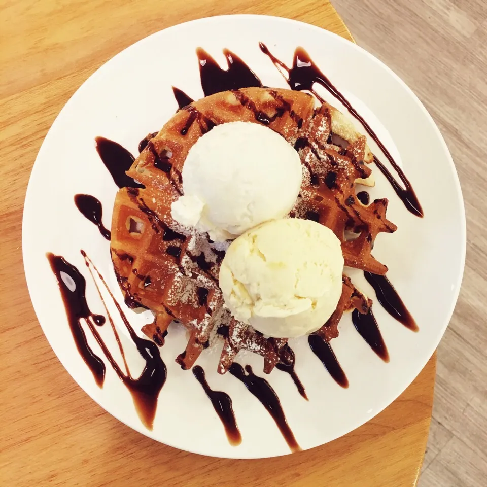 Waffles & ice cream@The Daily Scoop, Chip Bee Gardens|coxiella24さん